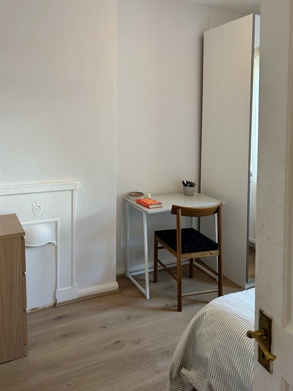 Room Elfrida Crescent in Greater London