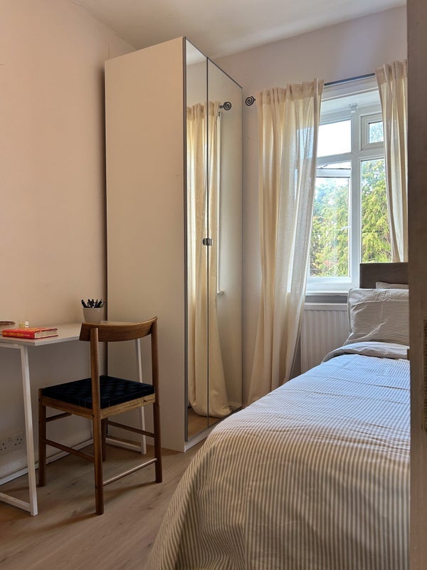Room Elfrida Crescent in Greater London