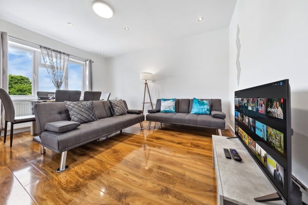 Flat Kenton Road in London