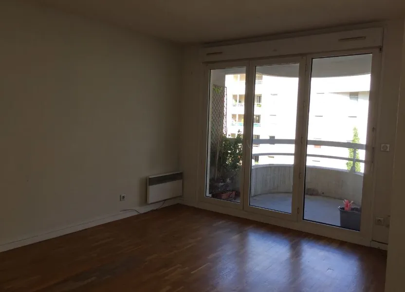 Flat Rue Robert Desnos in Villeurbanne