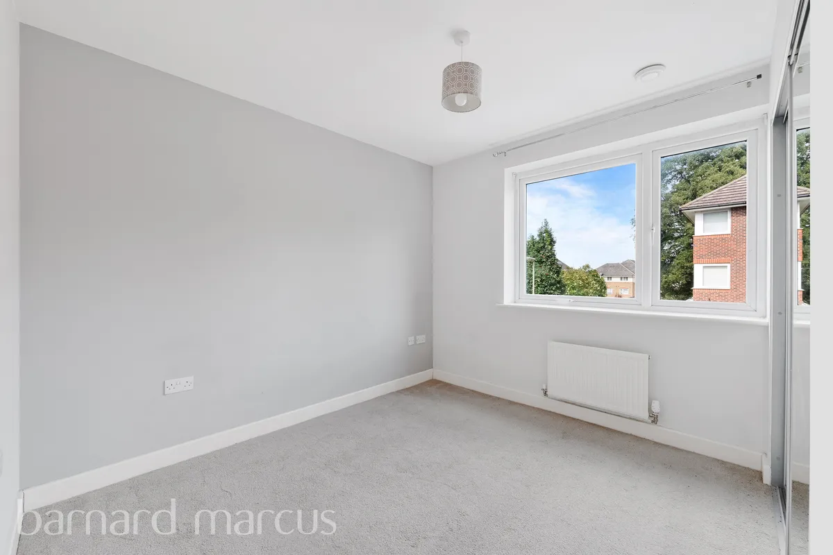 Flat Dalmeny Way in Epsom and Ewell