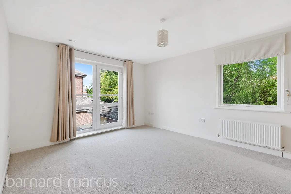 Flat Dalmeny Way in Epsom and Ewell
