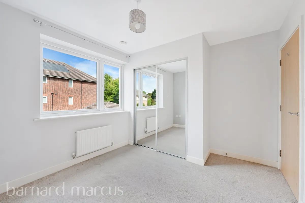 Flat Dalmeny Way in Epsom and Ewell