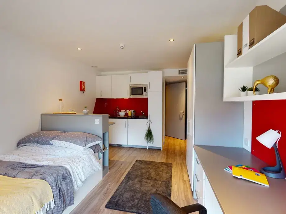 Flat Penrhyn Road in Greater London