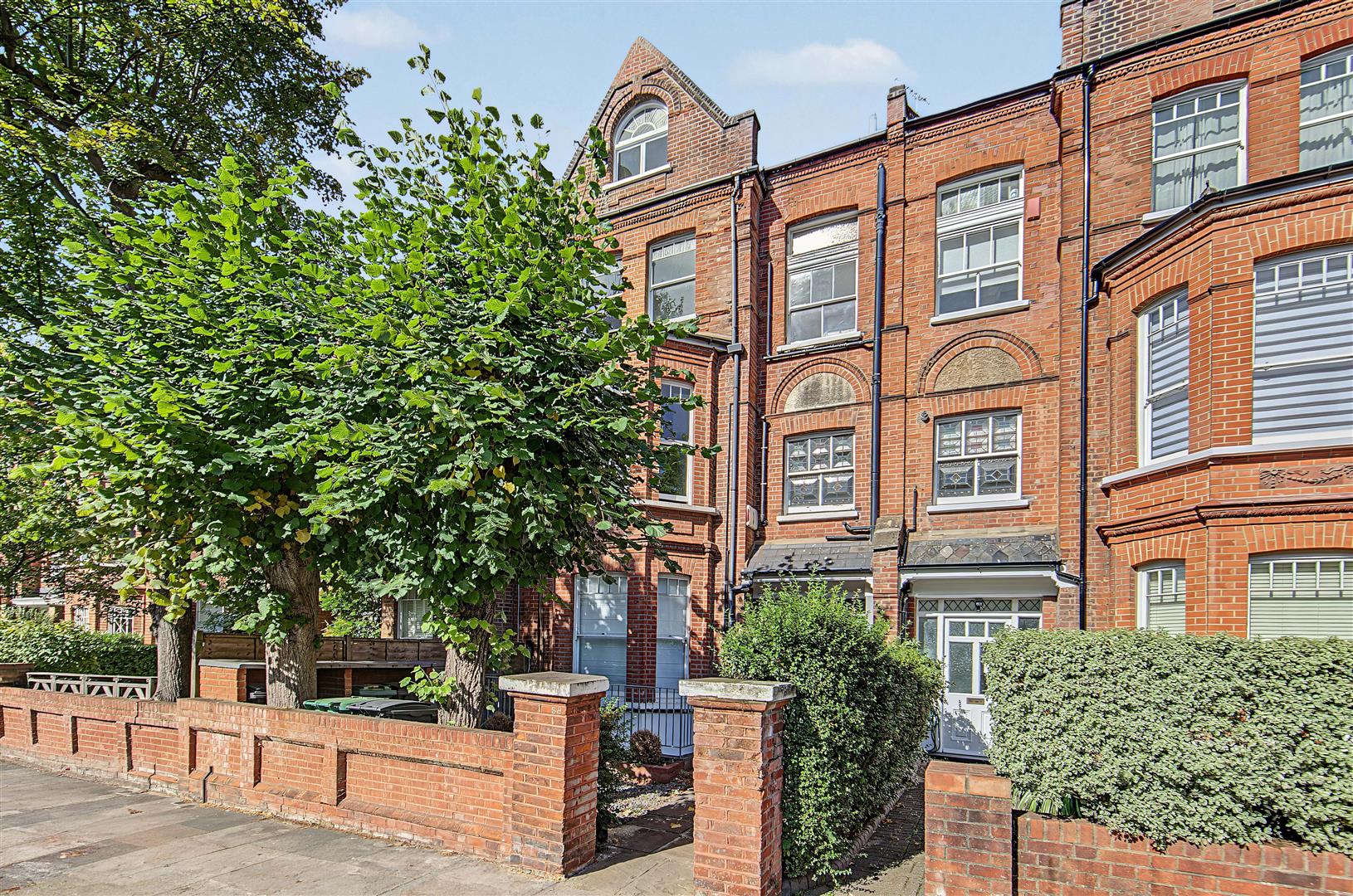 Flat Goldhurst Terrace in London