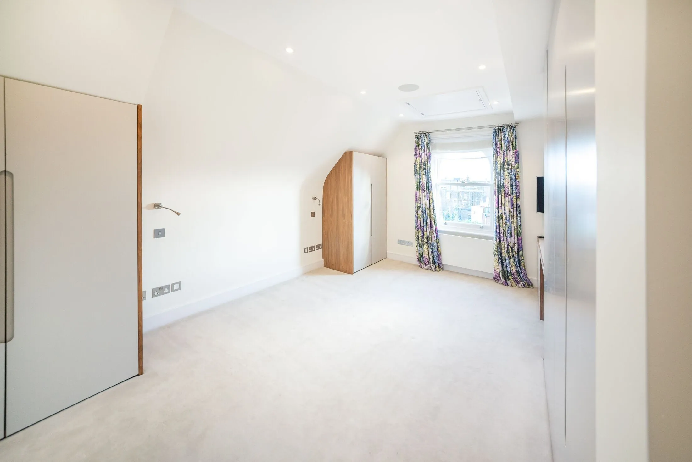 Flat Rudall Crescent in Greater London