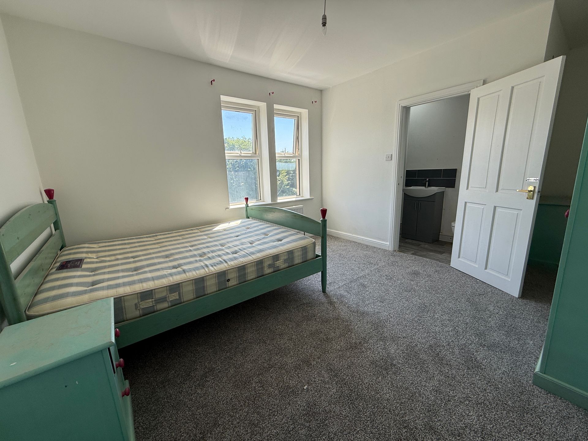 Room Cumberland Road in Bristol
