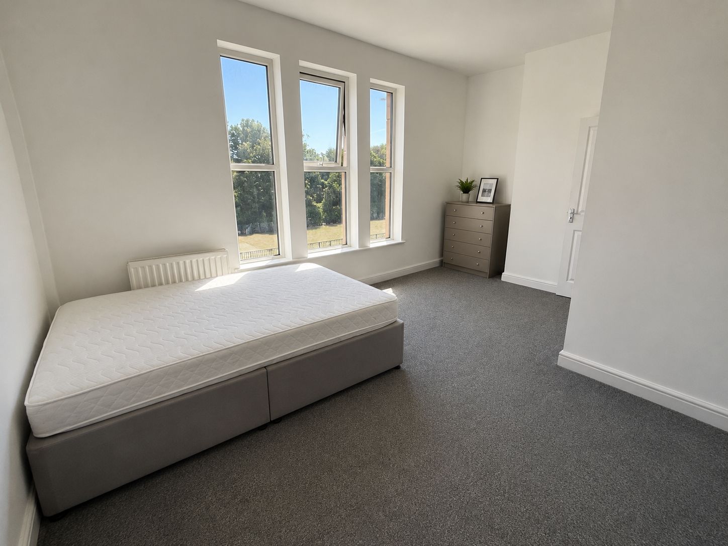 Room Cumberland Road in Bristol