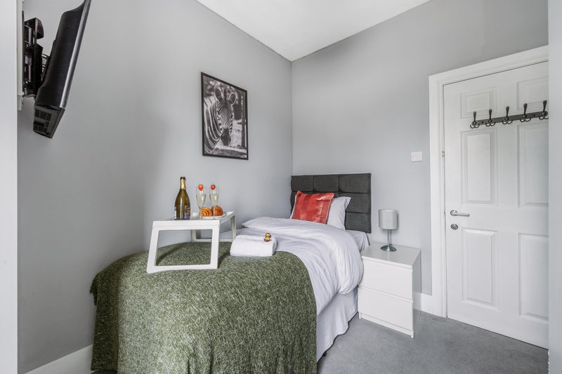 Room Cherington Road in Greater London