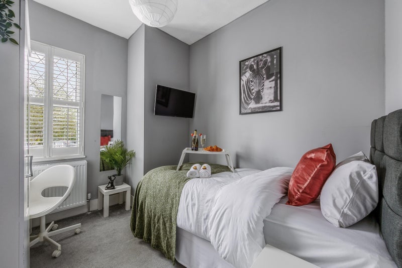 Room Cherington Road in Greater London