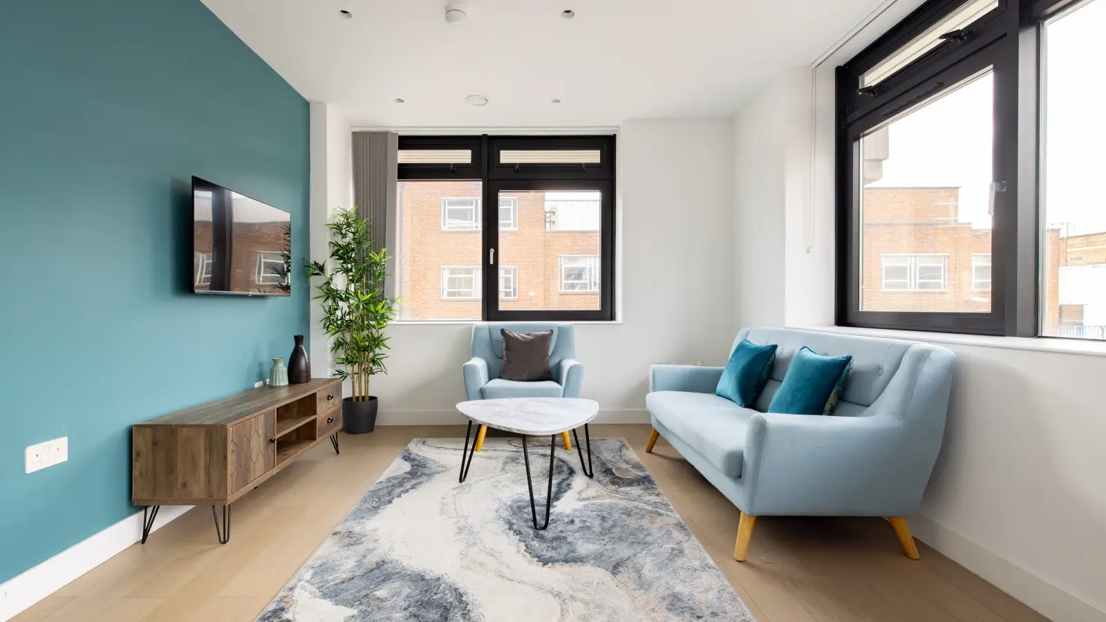 Flat Harlequin Avenue in Greater London