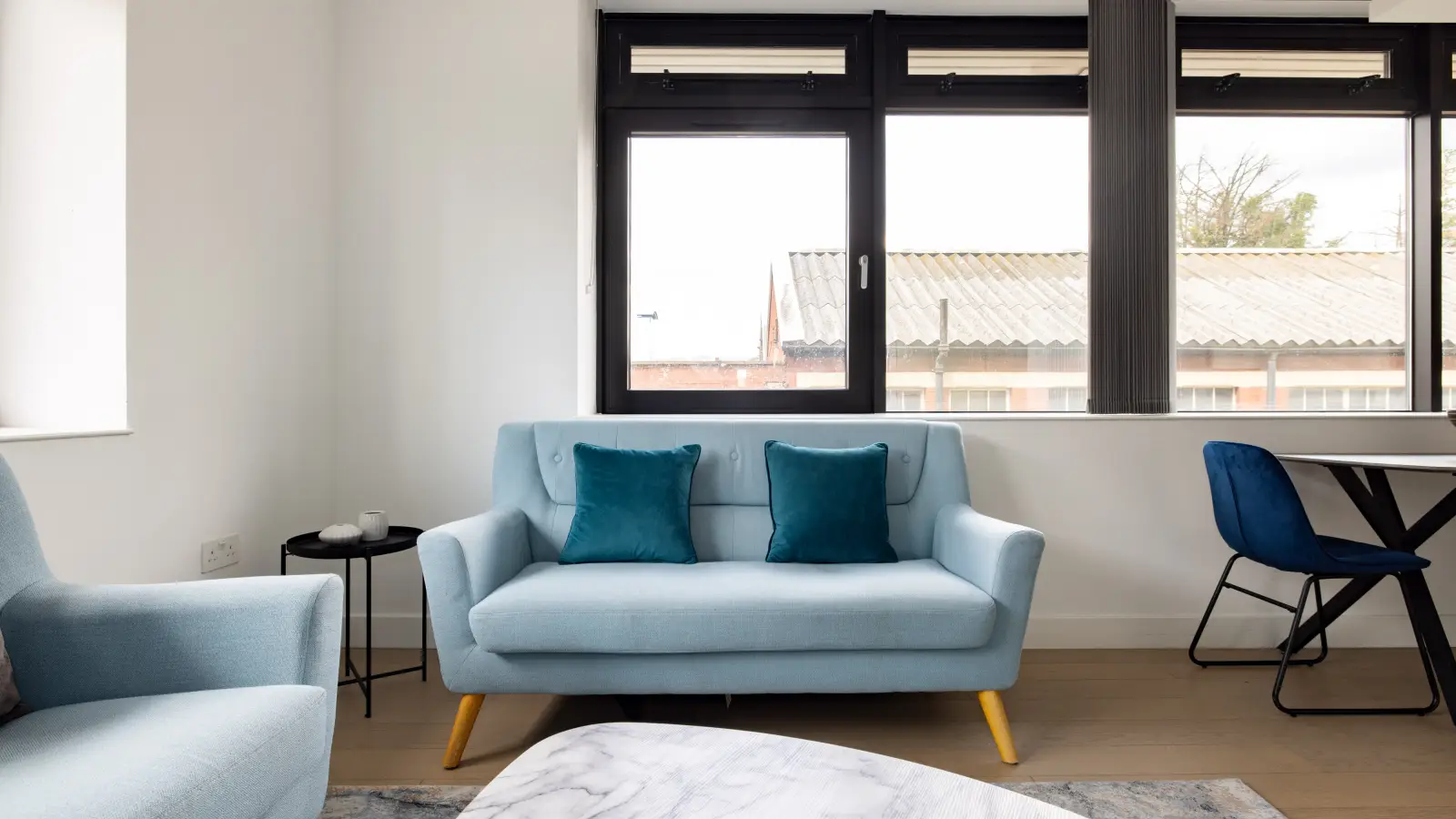 Flat Harlequin Avenue in Greater London