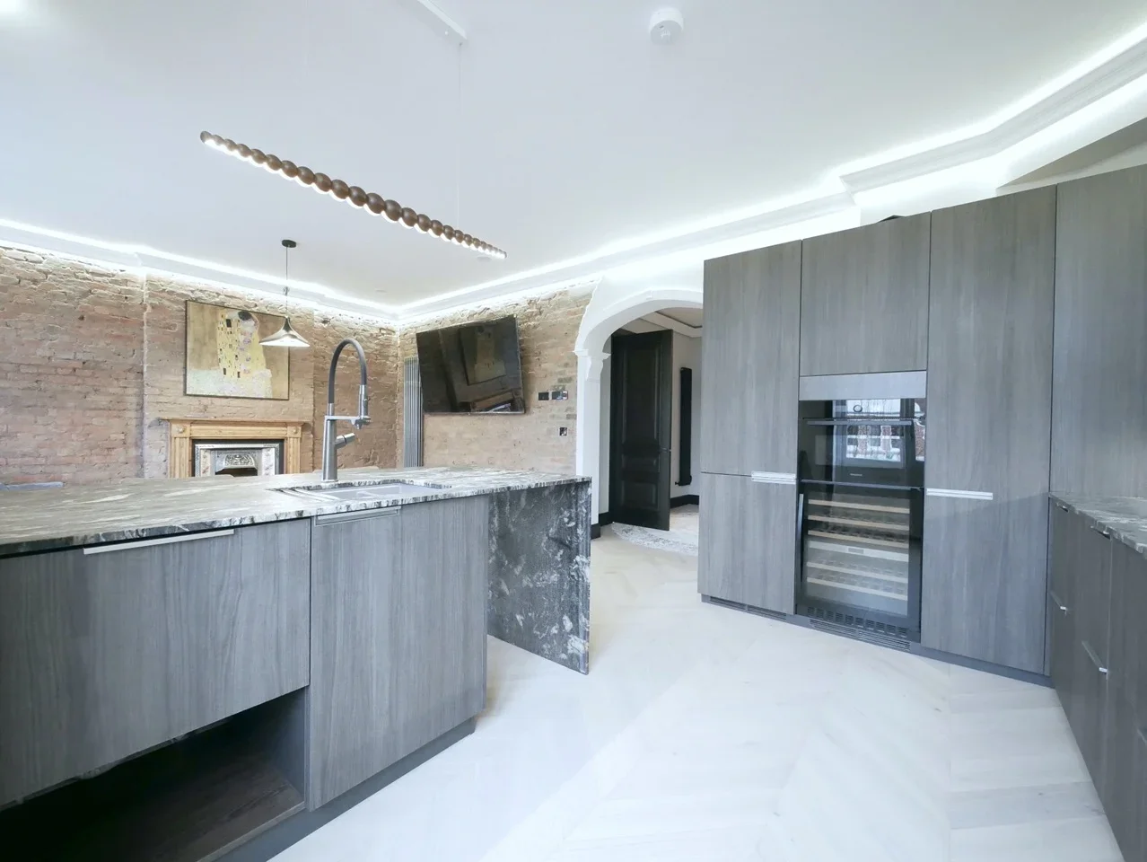 Flat Lauderdale Road in City of Westminster