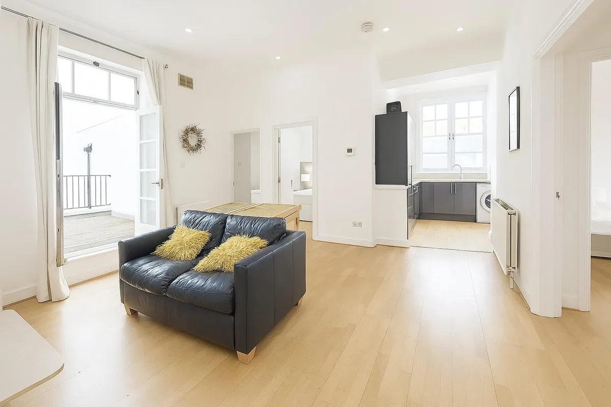 Flat Earl's Court Road in Greater London