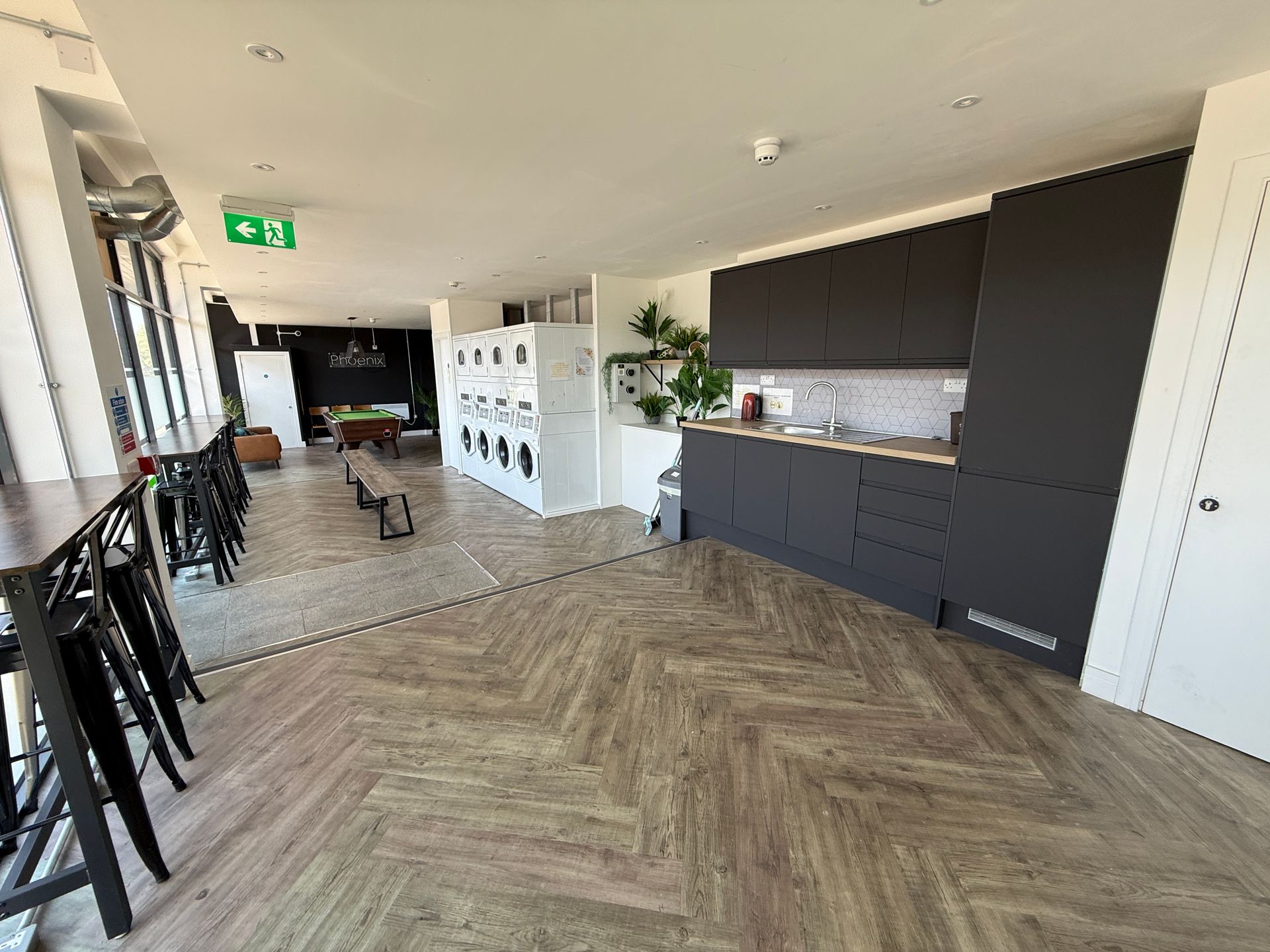 Room Phoenix Grove in Kingswood
