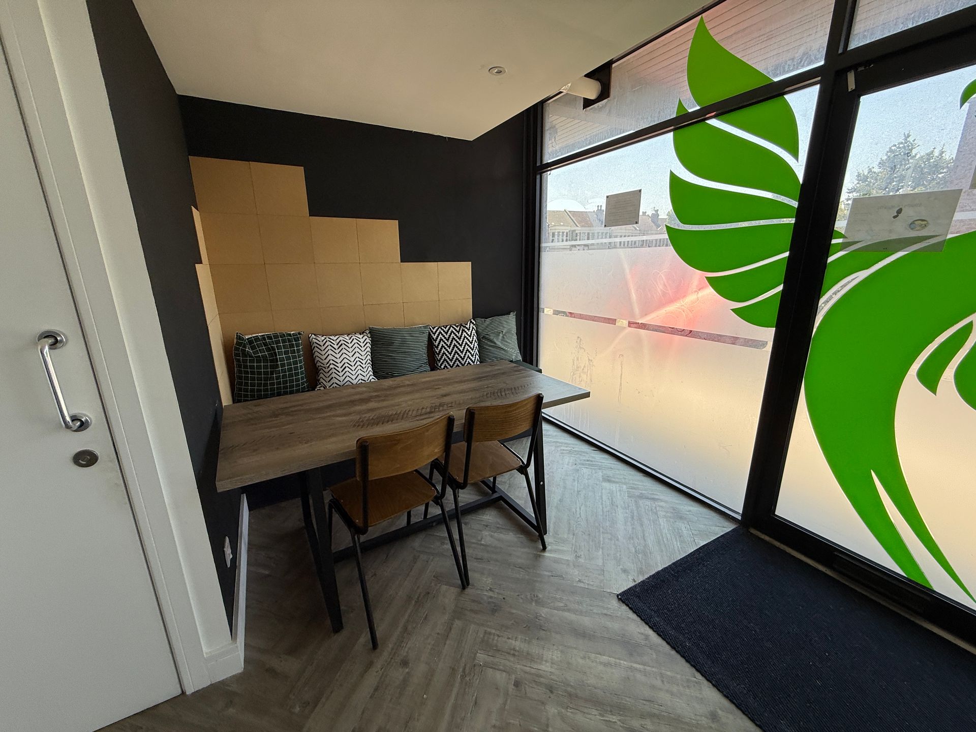 Room Phoenix Grove in Kingswood