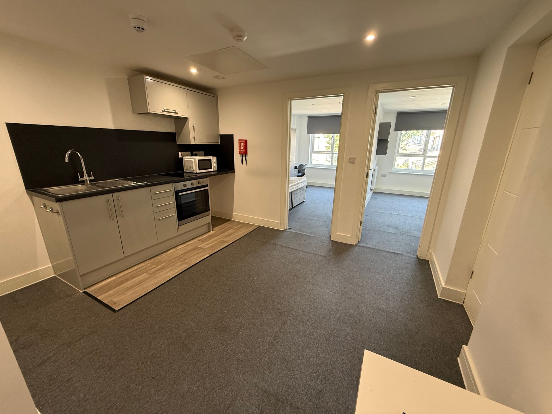 Room Phoenix Grove in Kingswood