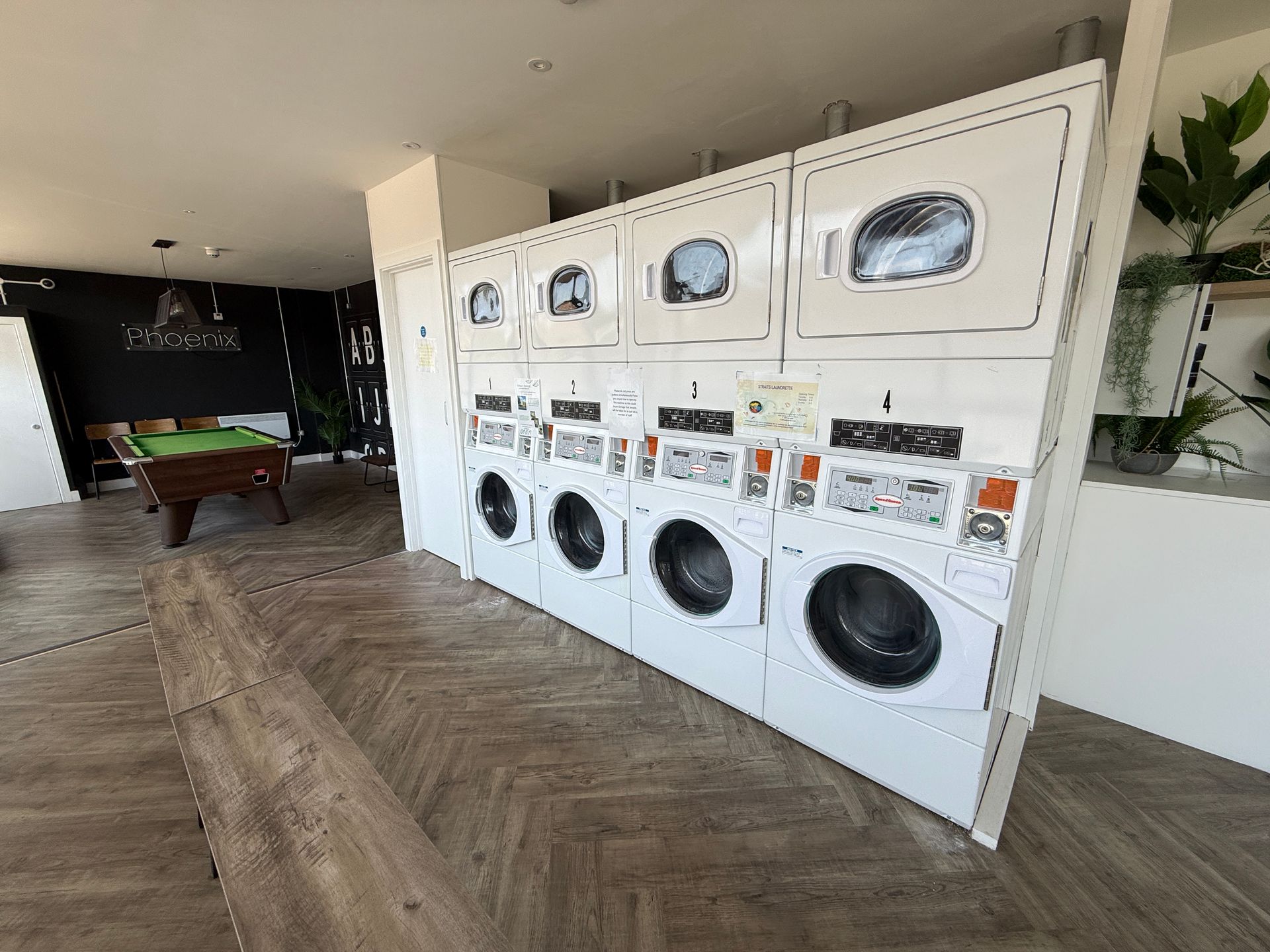 Room Phoenix Grove in Kingswood