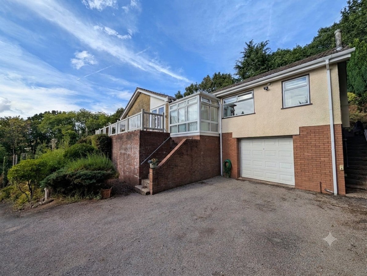 House Caerphilly Road in Rhiwderin