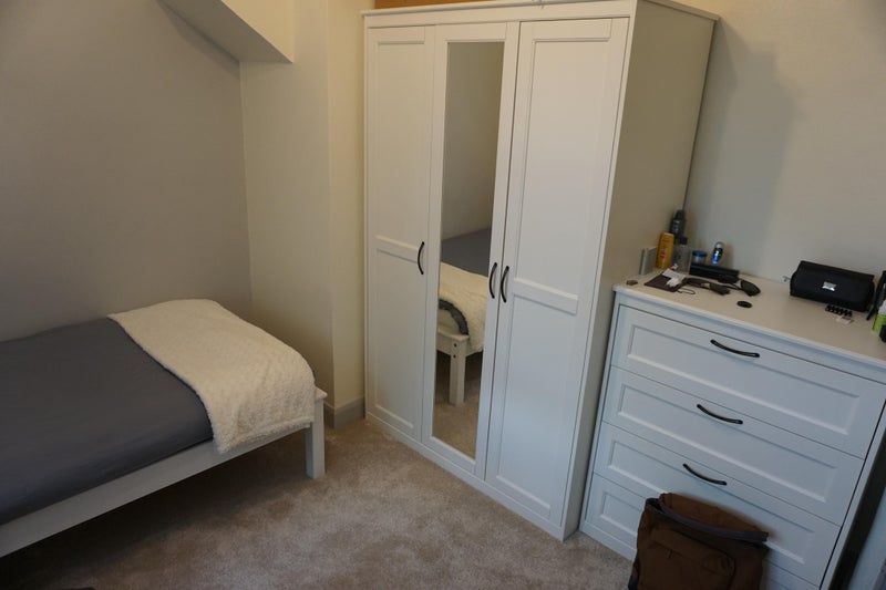 Room Waltheof Avenue in Greater London