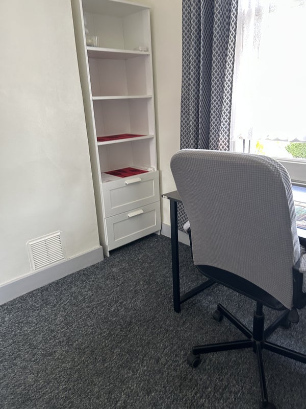Room Waltheof Avenue in Greater London
