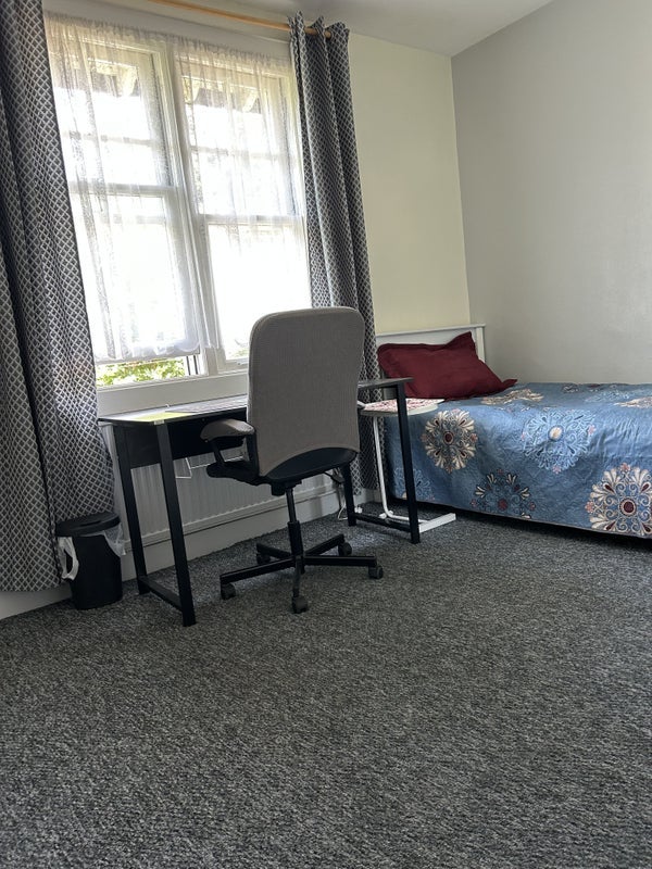 Room Waltheof Avenue in Greater London