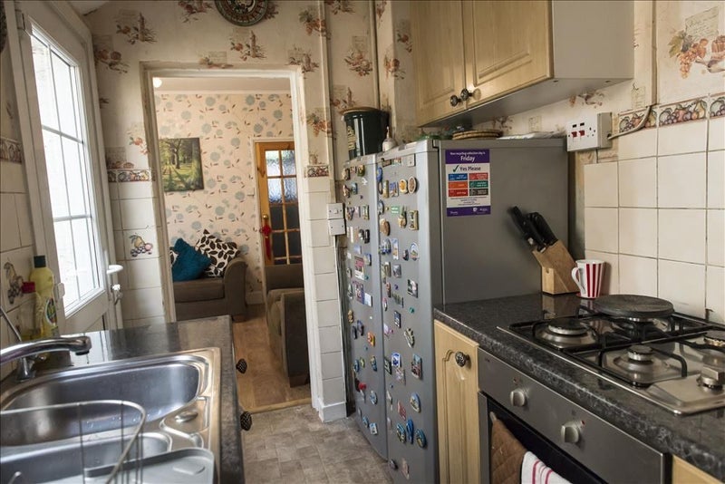 Room Waltheof Avenue in Greater London