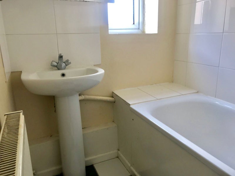 Room Shackleton Close in Greater London