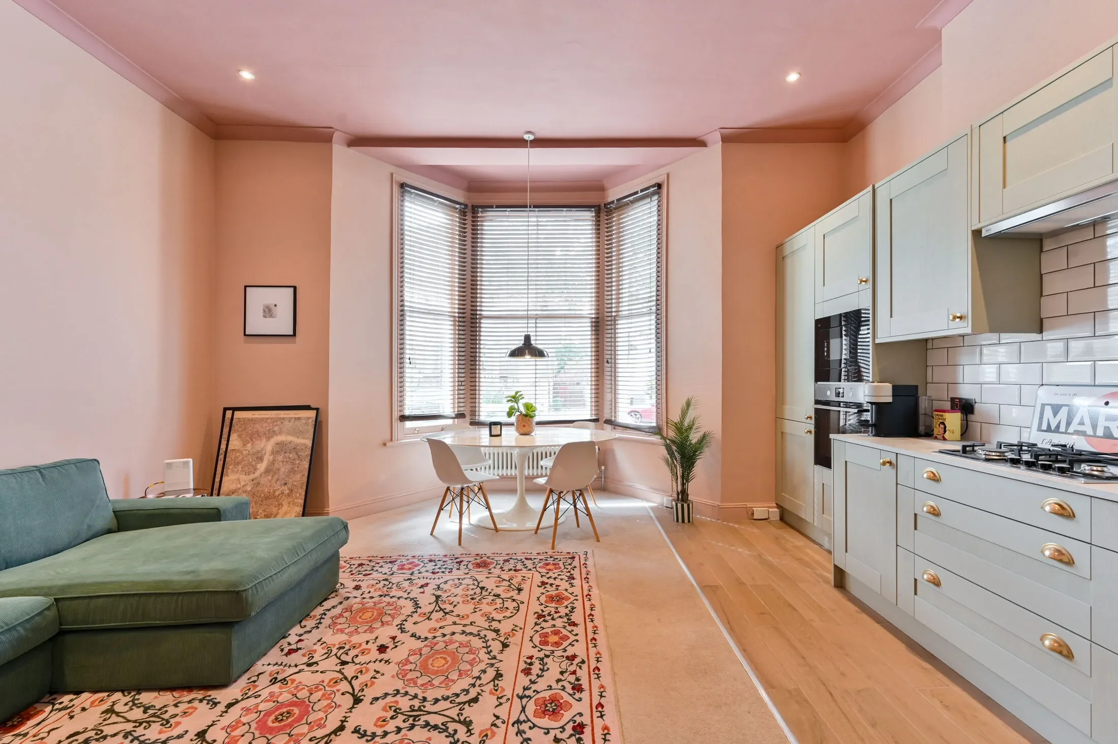 Flat Gauden Road in Greater London