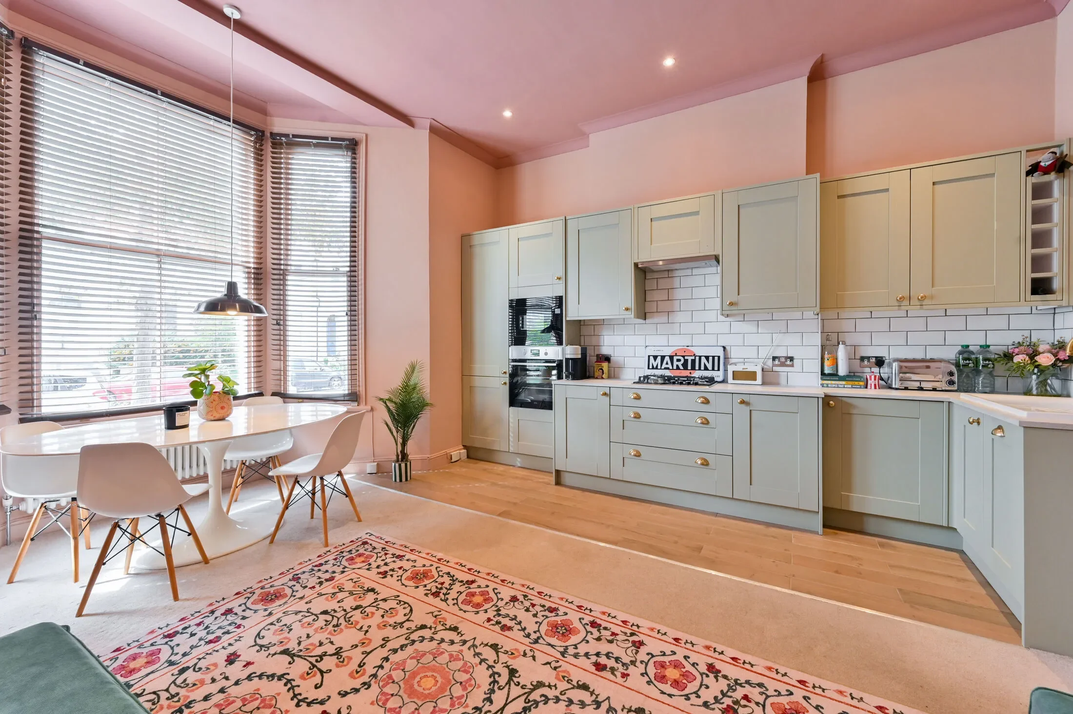 Flat Gauden Road in Greater London