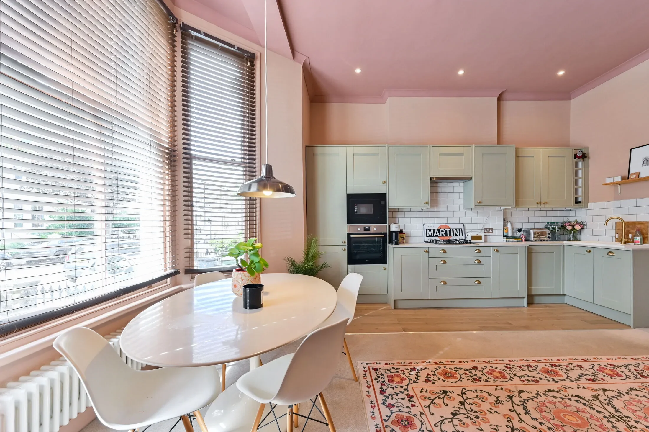 Flat Gauden Road in Greater London