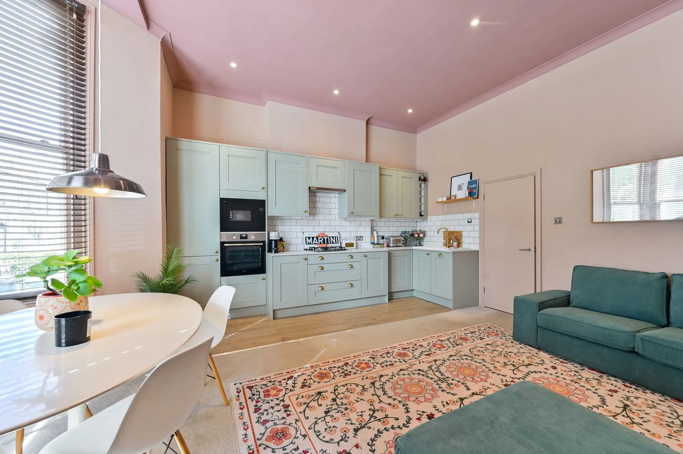 Flat Gauden Road in Greater London