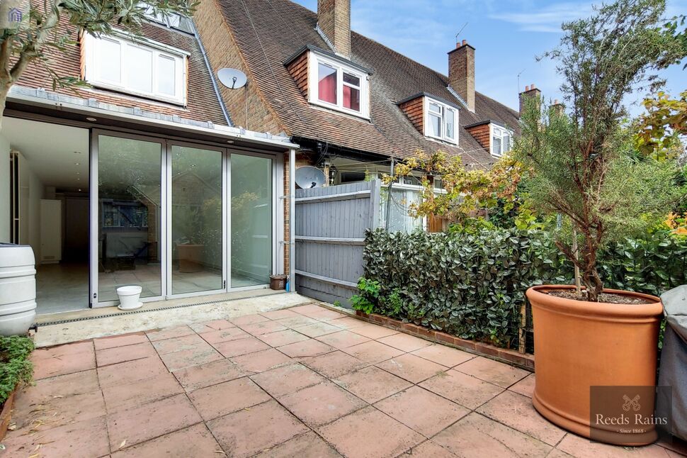 House Ambergate Street in Greater London