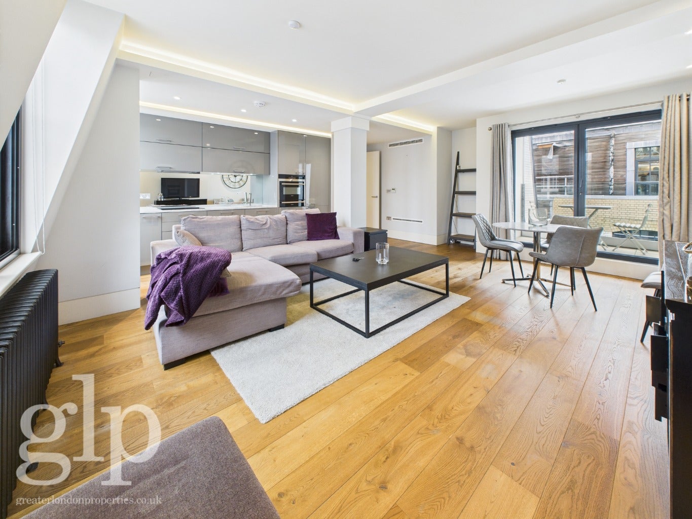 Flat Wardour Street in City of Westminster