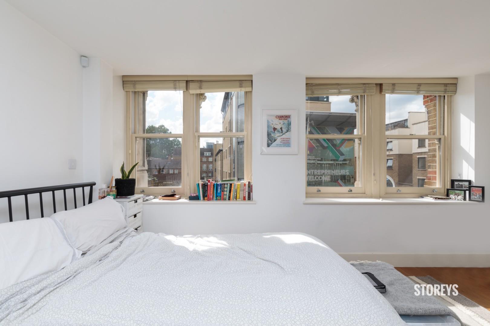 Flat Kingsland Road in Greater London
