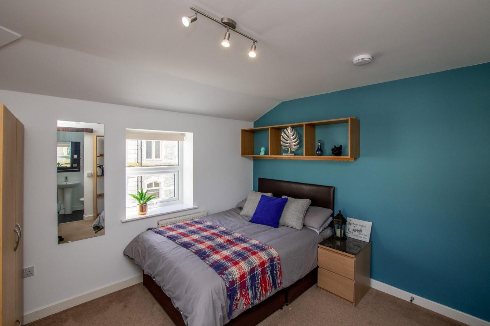 Room Finsbury Lane in Plymouth