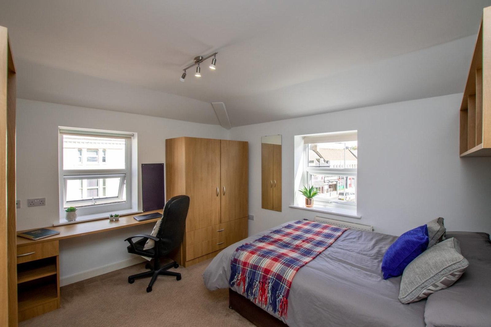 Room Finsbury Lane in Plymouth