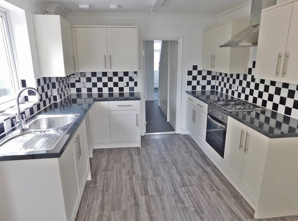 Room Harefield Road in Southampton