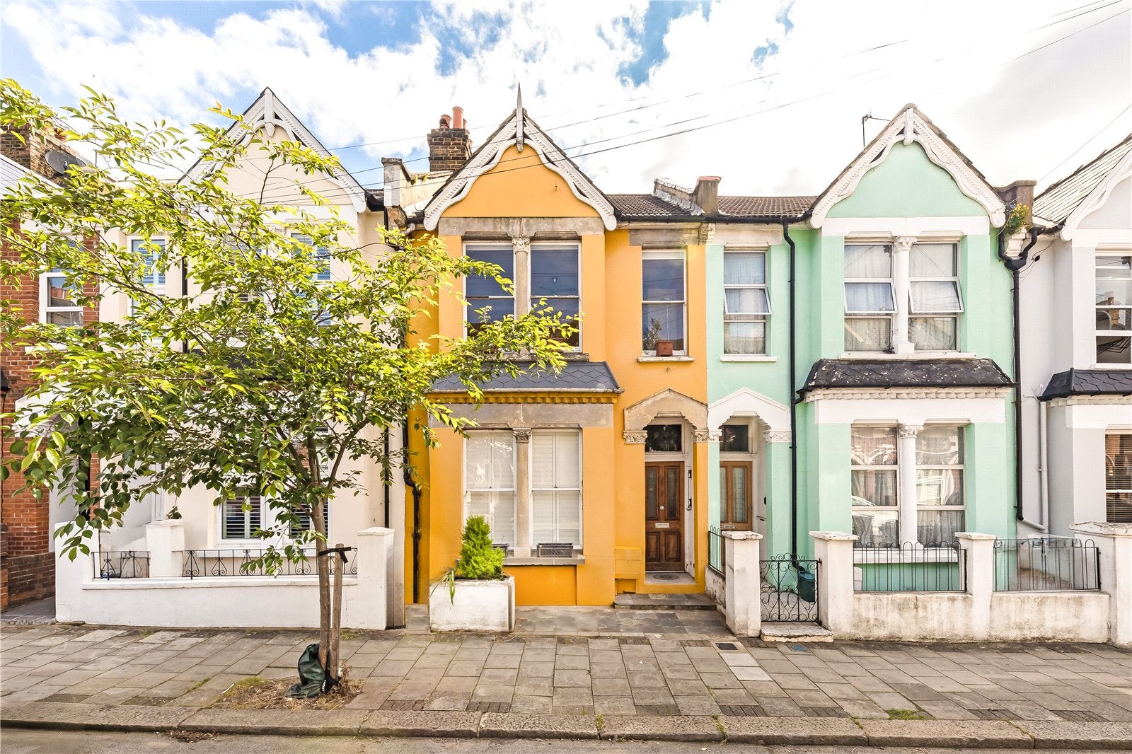 House Kenilworth Road in Greater London