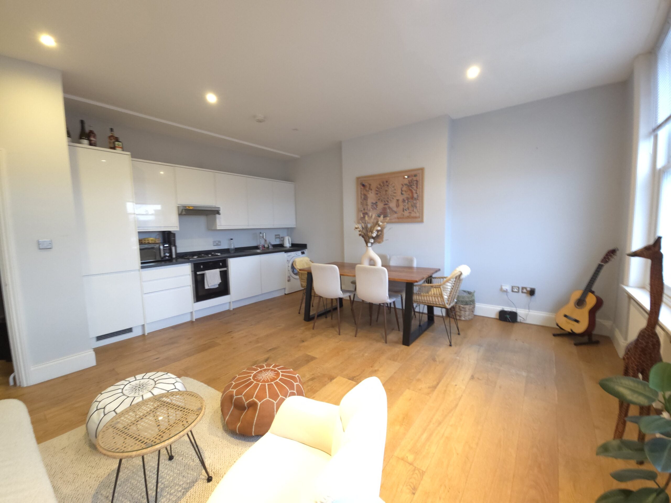 Flat Electric Avenue in Greater London