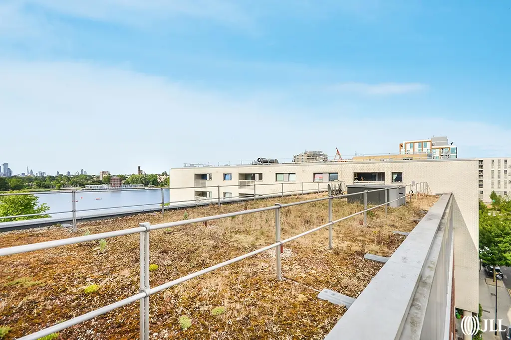 Flat Riverside Gardens in Greater London
