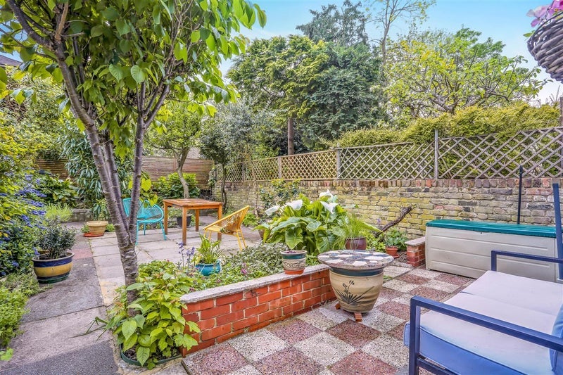 Room Mercers Road in Greater London