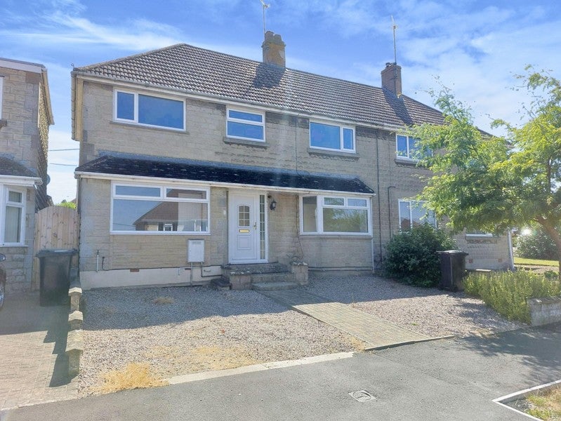 House Artis Avenue in Wroughton