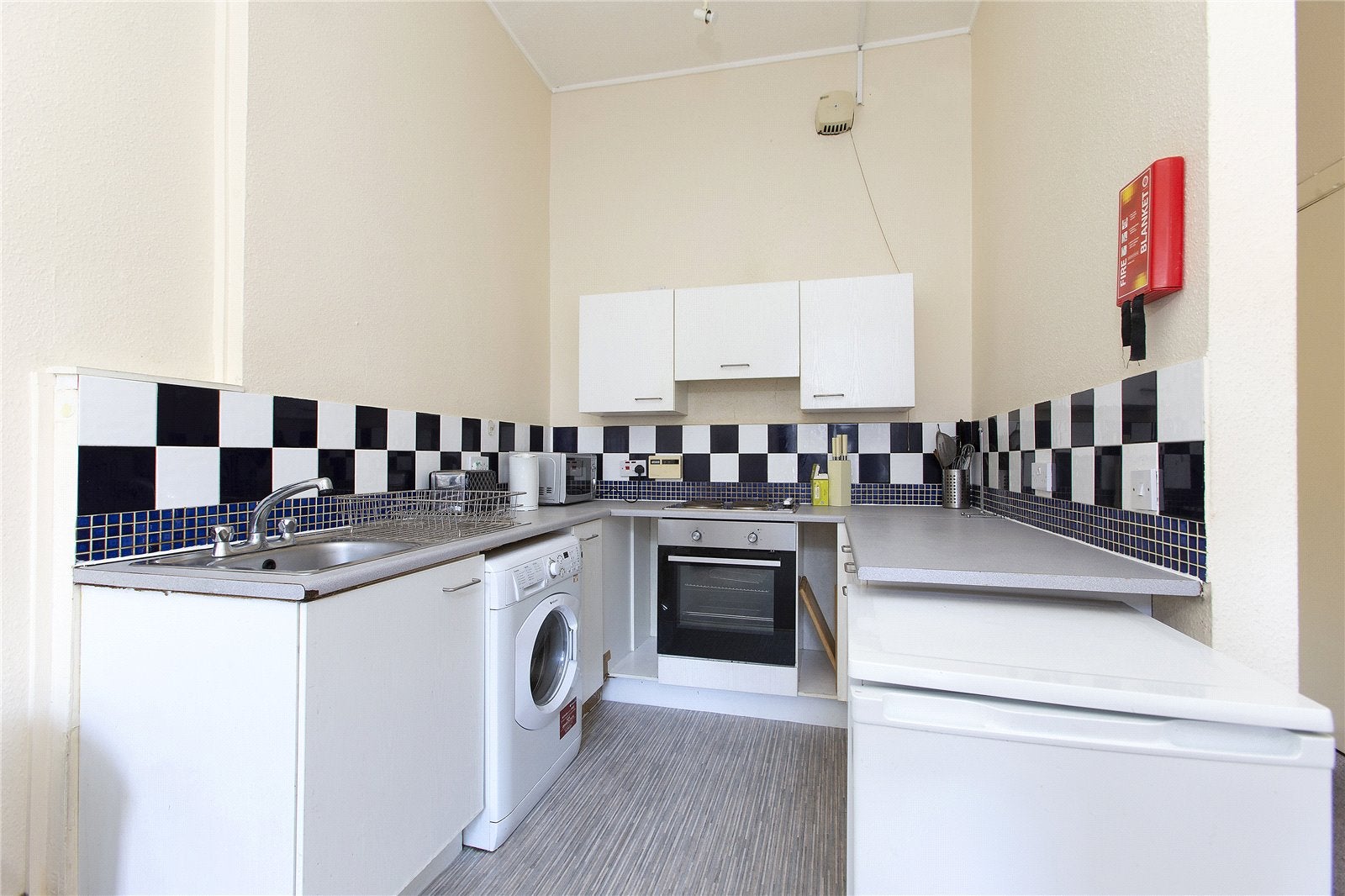 Flat Nicolson Street in City of Edinburgh