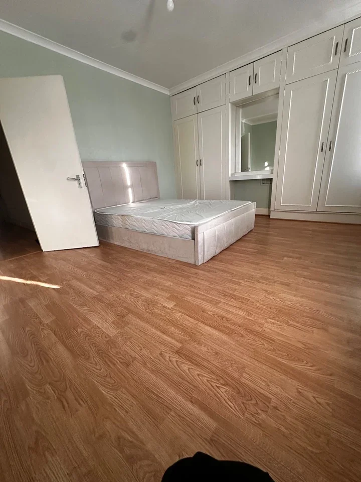 Room Willow Road in Greater London