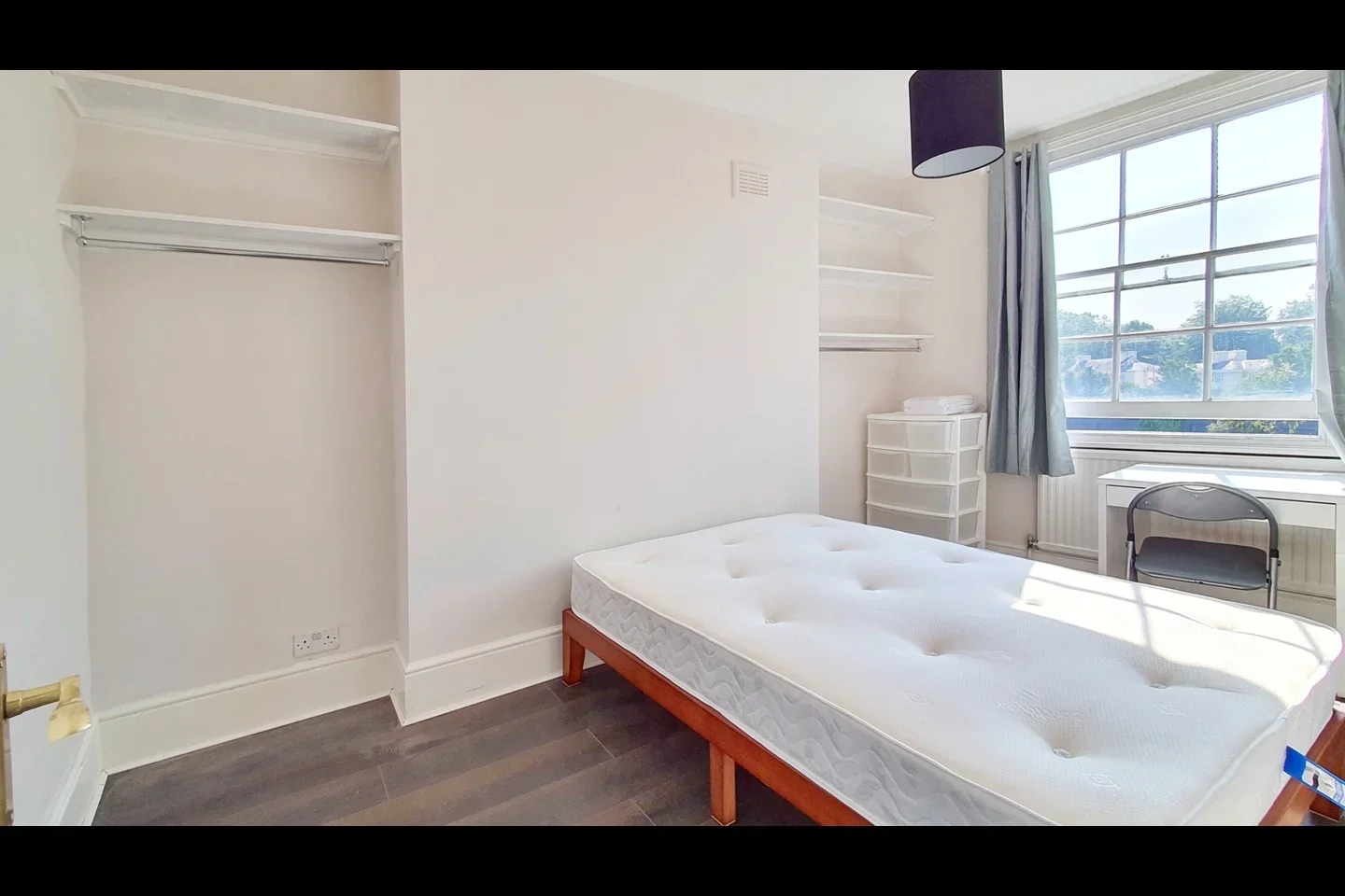 Flat Delancey Street in Greater London
