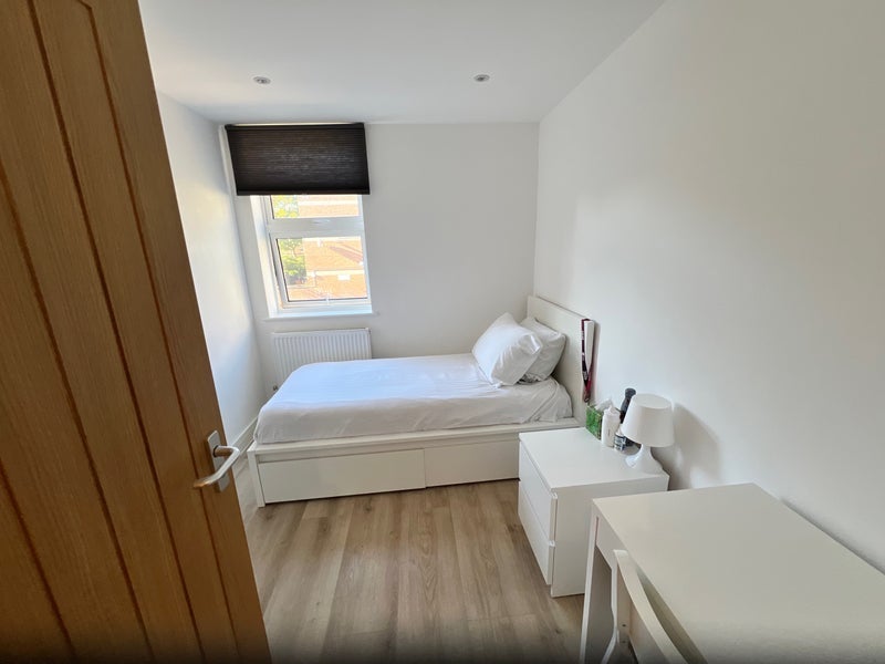 Room Pencraig Way in Greater London