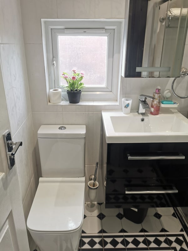 Room Sherrick Green Road in Greater London