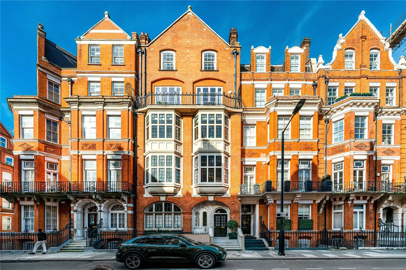 Flat Green Street in City of Westminster