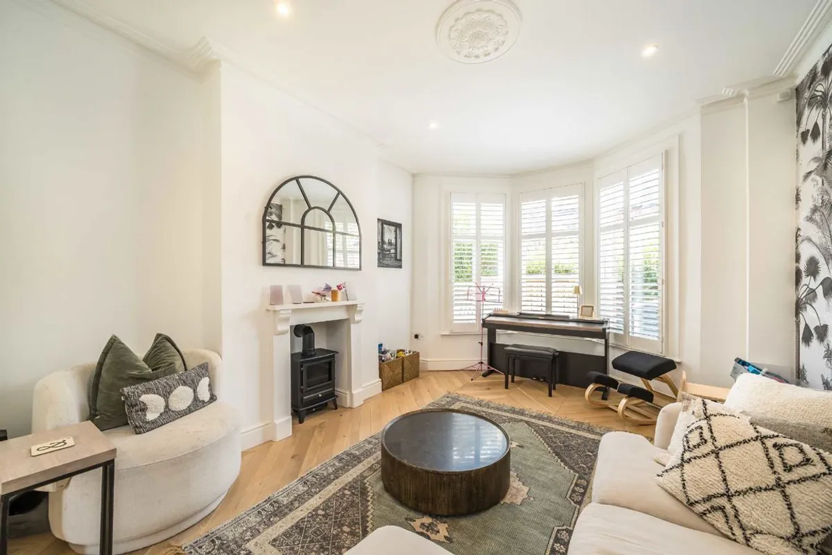 House Haverhill Road in Greater London